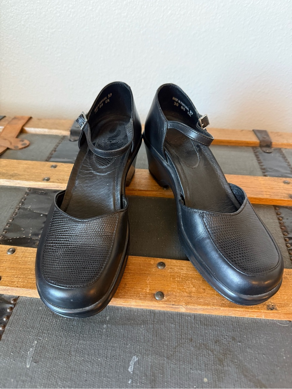 Dansko size 37 shoes